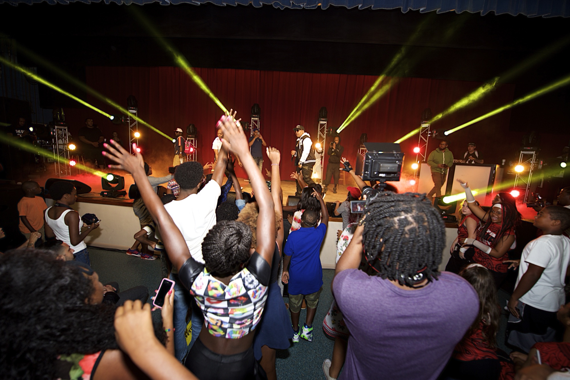 Live community experience with audience engagement